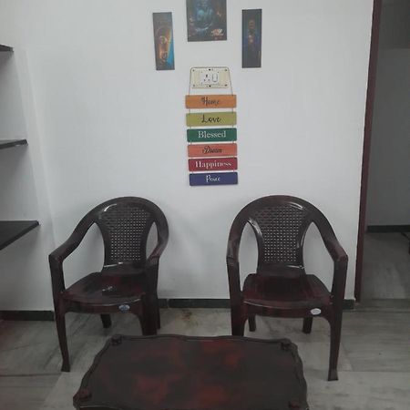 White House- 1Bk Pleasant Apartment With Open Terrace 코임바토르 외부 사진