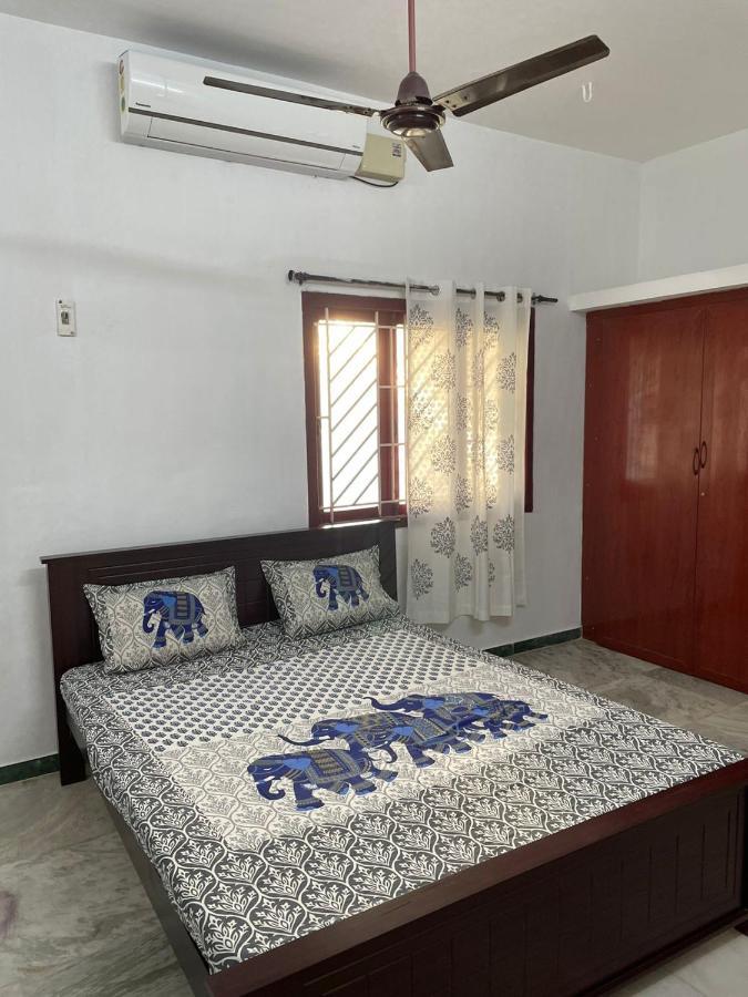 White House- 1Bk Pleasant Apartment With Open Terrace 코임바토르 외부 사진