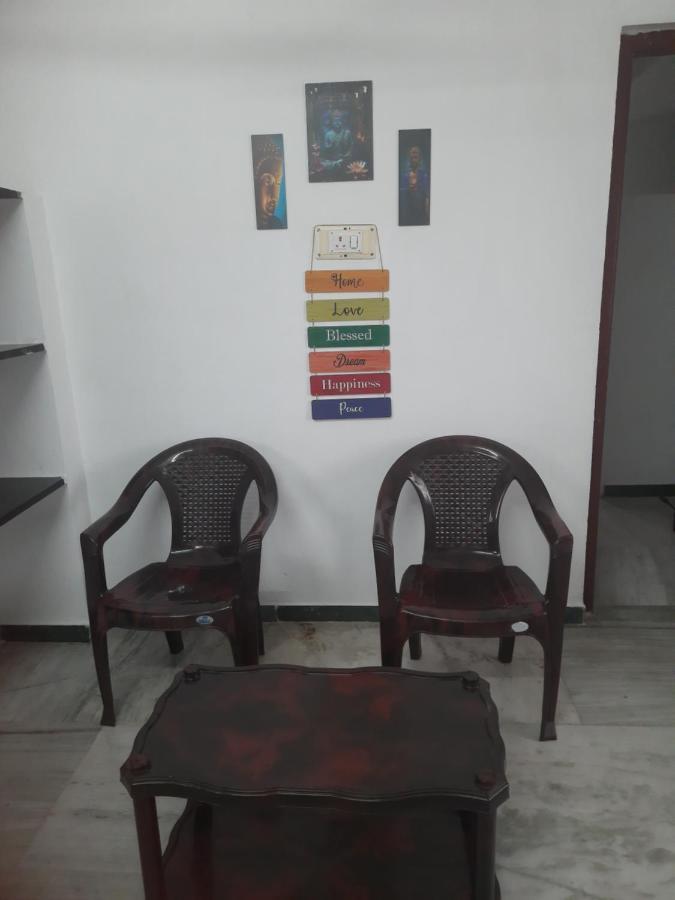 White House- 1Bk Pleasant Apartment With Open Terrace 코임바토르 외부 사진