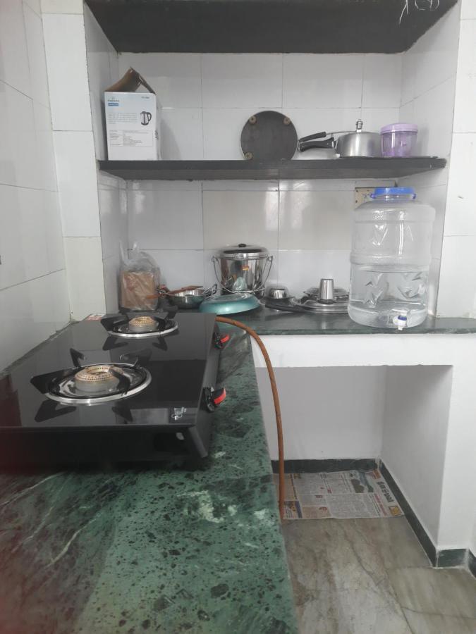 White House- 1Bk Pleasant Apartment With Open Terrace 코임바토르 외부 사진